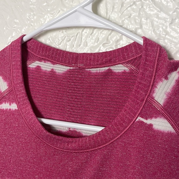 Lululemon Swiftly Tech Short Sleeve Crew Cranberry - Picture 7 of 8